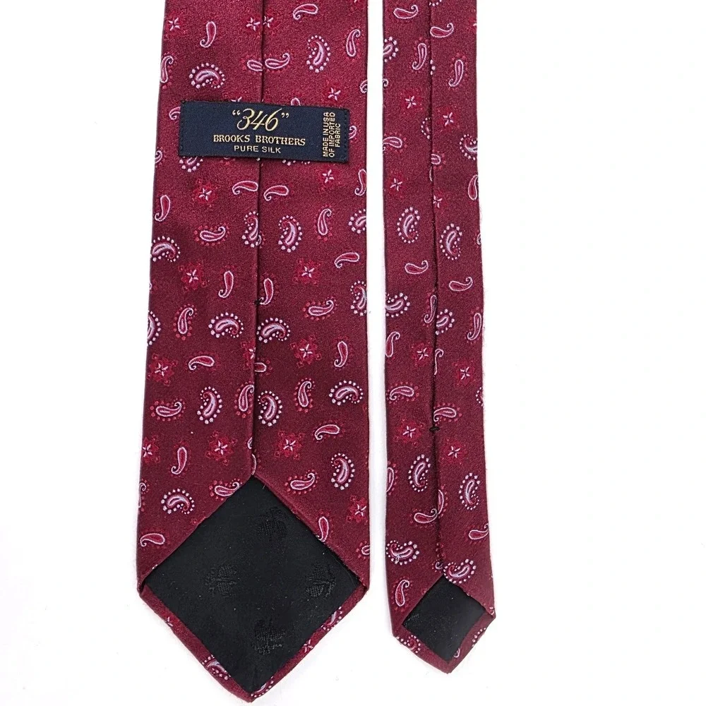 Brooks Brothers 346 Mens Burgundy Red Paisley Medallion Pure Silk Necktie USA